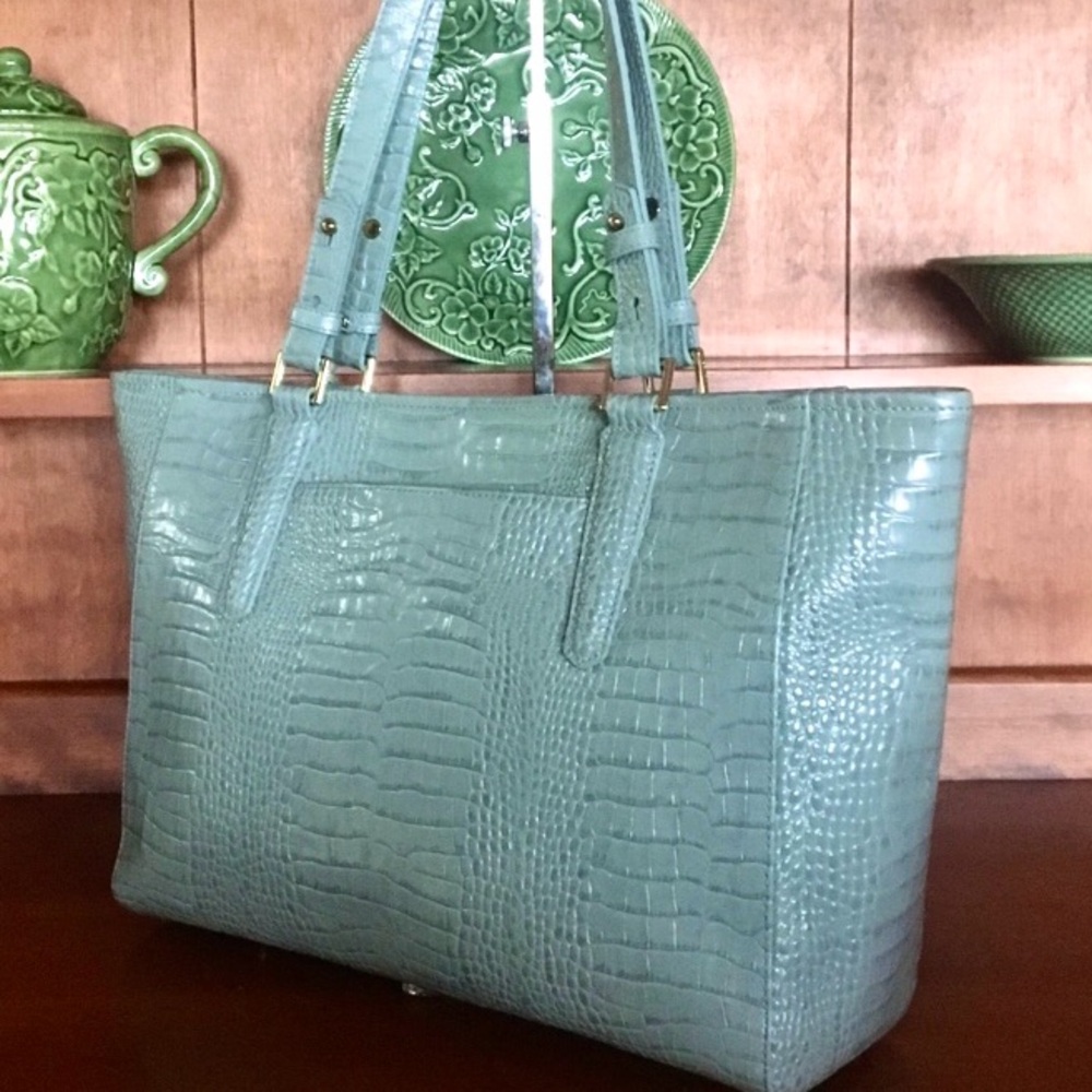 🦋💛EUC Brahmin Med. Arno Tote in Cascade Majestic💛🦋 - Picture 5 of 12
